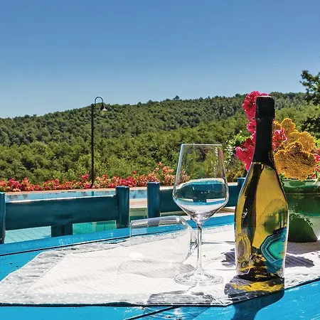 Holiday home Belvedere Di Comunaglia Nestore