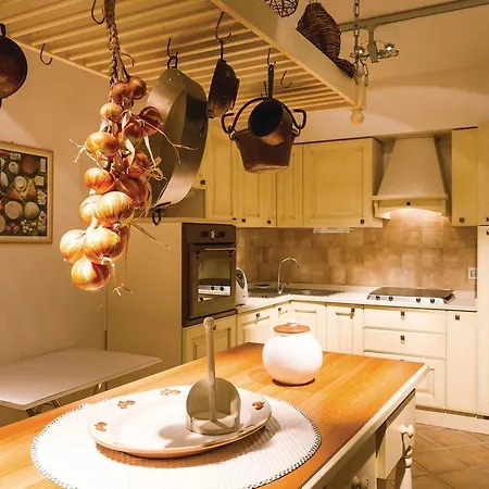 Holiday home Belvedere Di Comunaglia Nestore